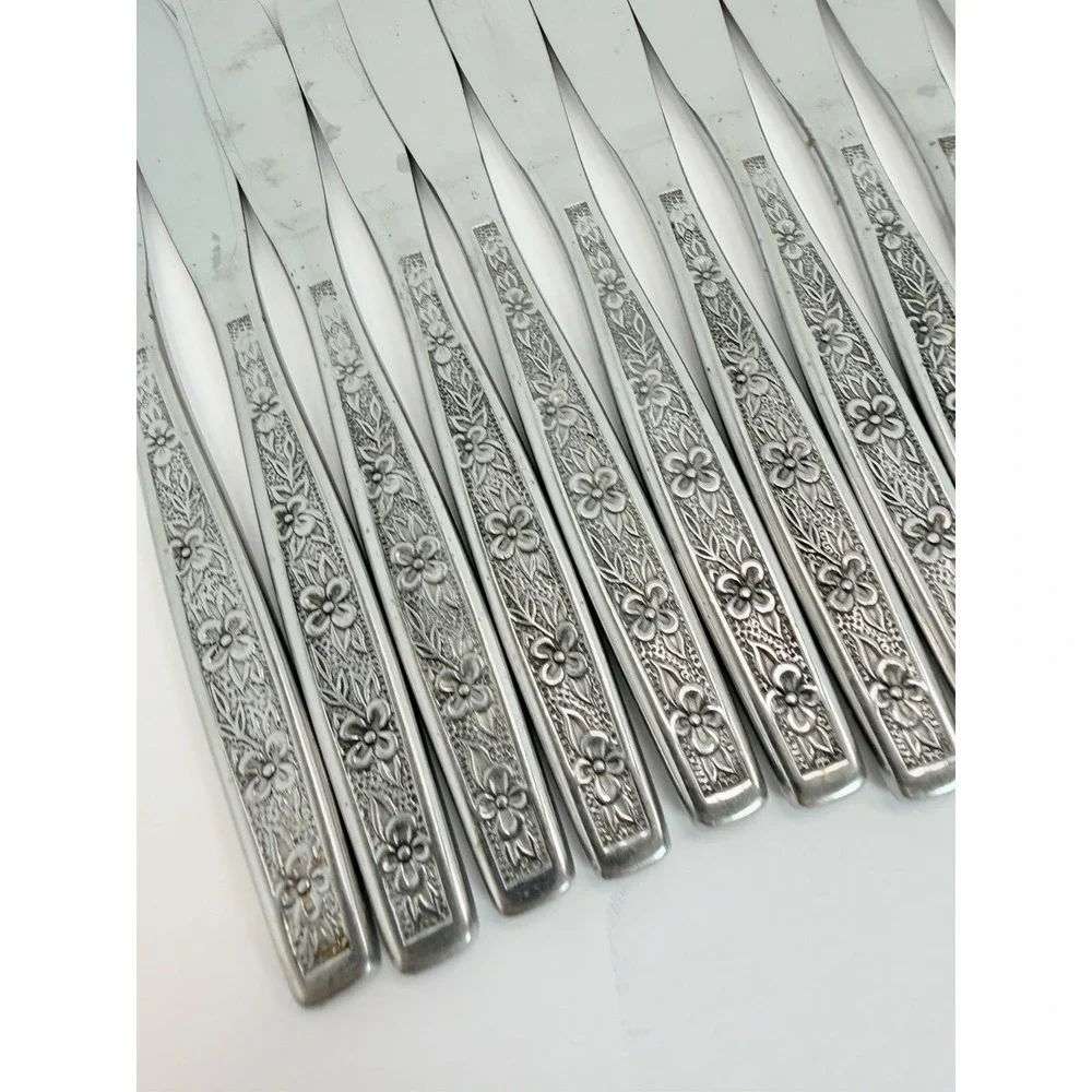 Stanley Roberts La Spana Stainless Embossed Flowers Lot of 12 Dinner Knives